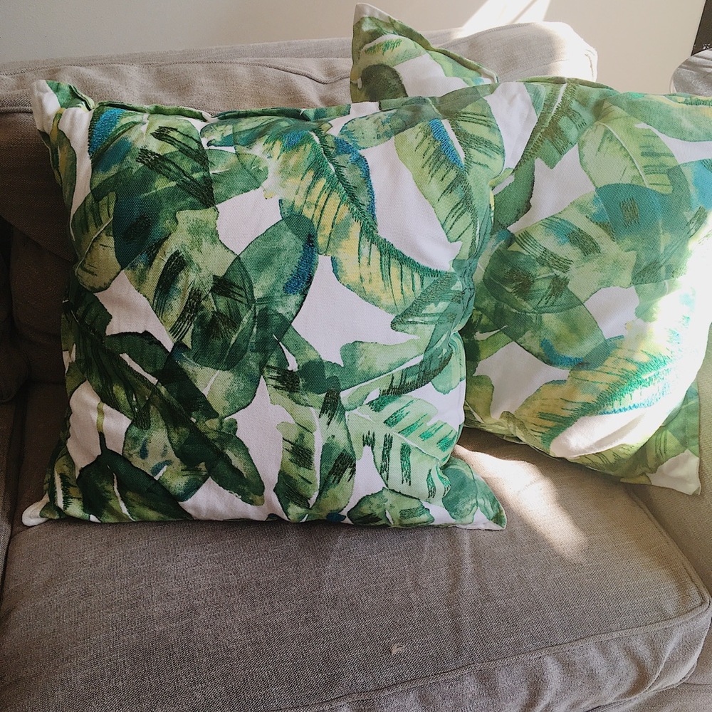Palm tree leave pattern pillows